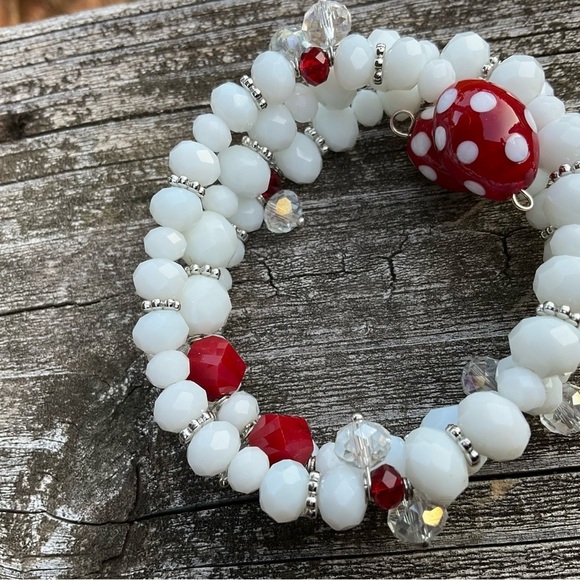 Hand Crafted White and Red Beaded Wrap Bracelet Memory Wire Clear Crystals - Picture 3 of 5